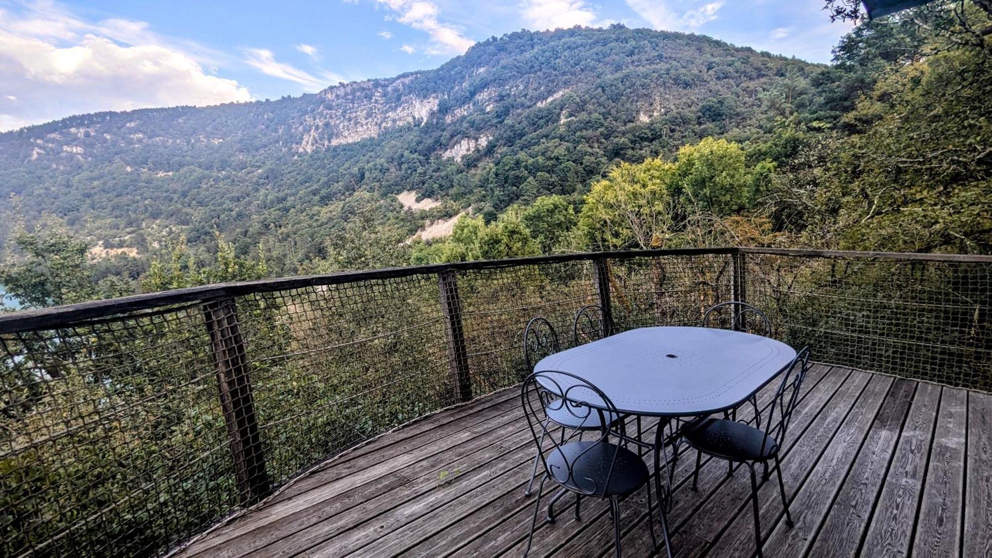 Cabanes Et Lodges Du Belvedere Serrieres-sur-Ain Exterior foto