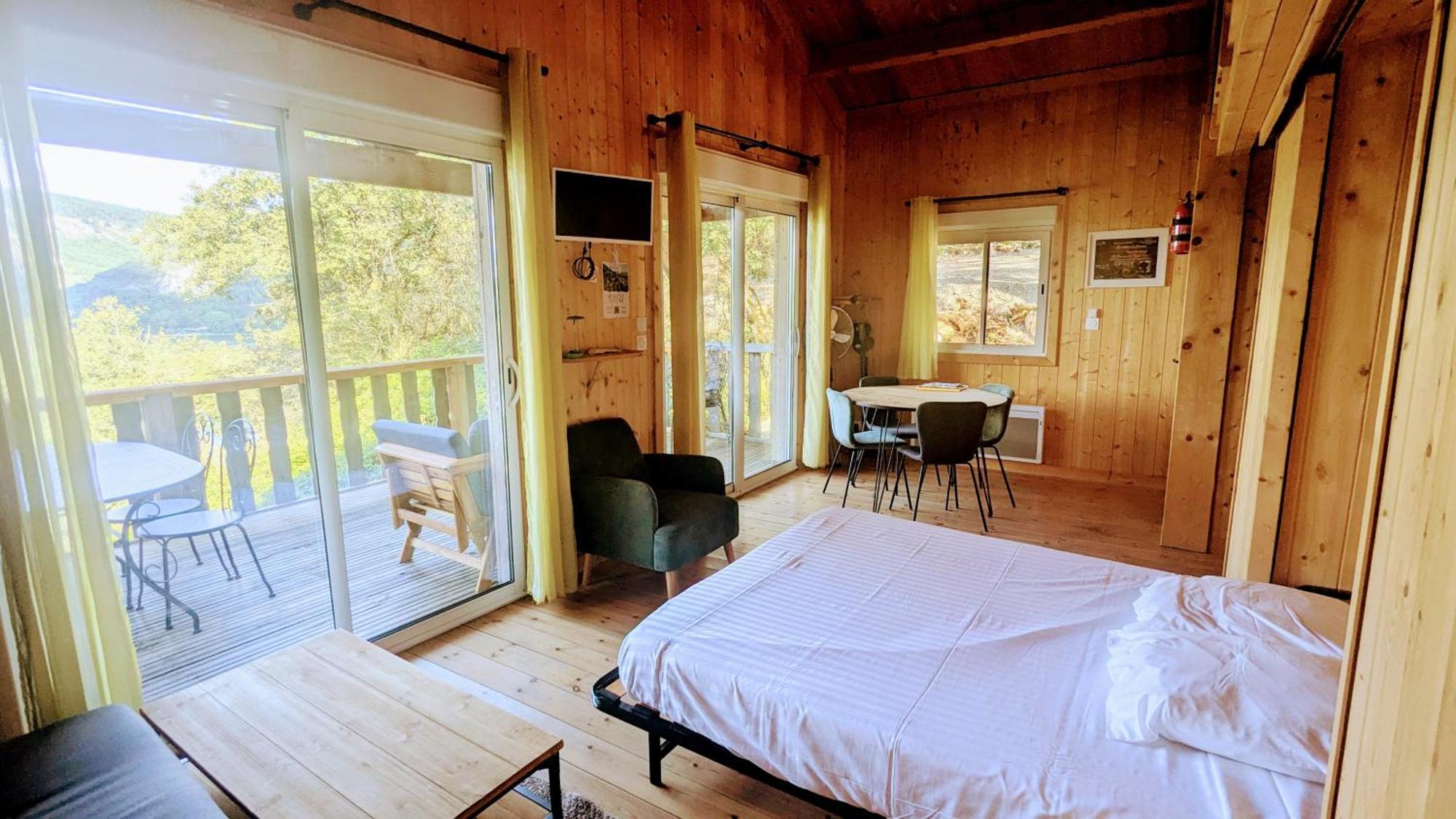 Cabanes Et Lodges Du Belvedere Serrieres-sur-Ain Exterior foto