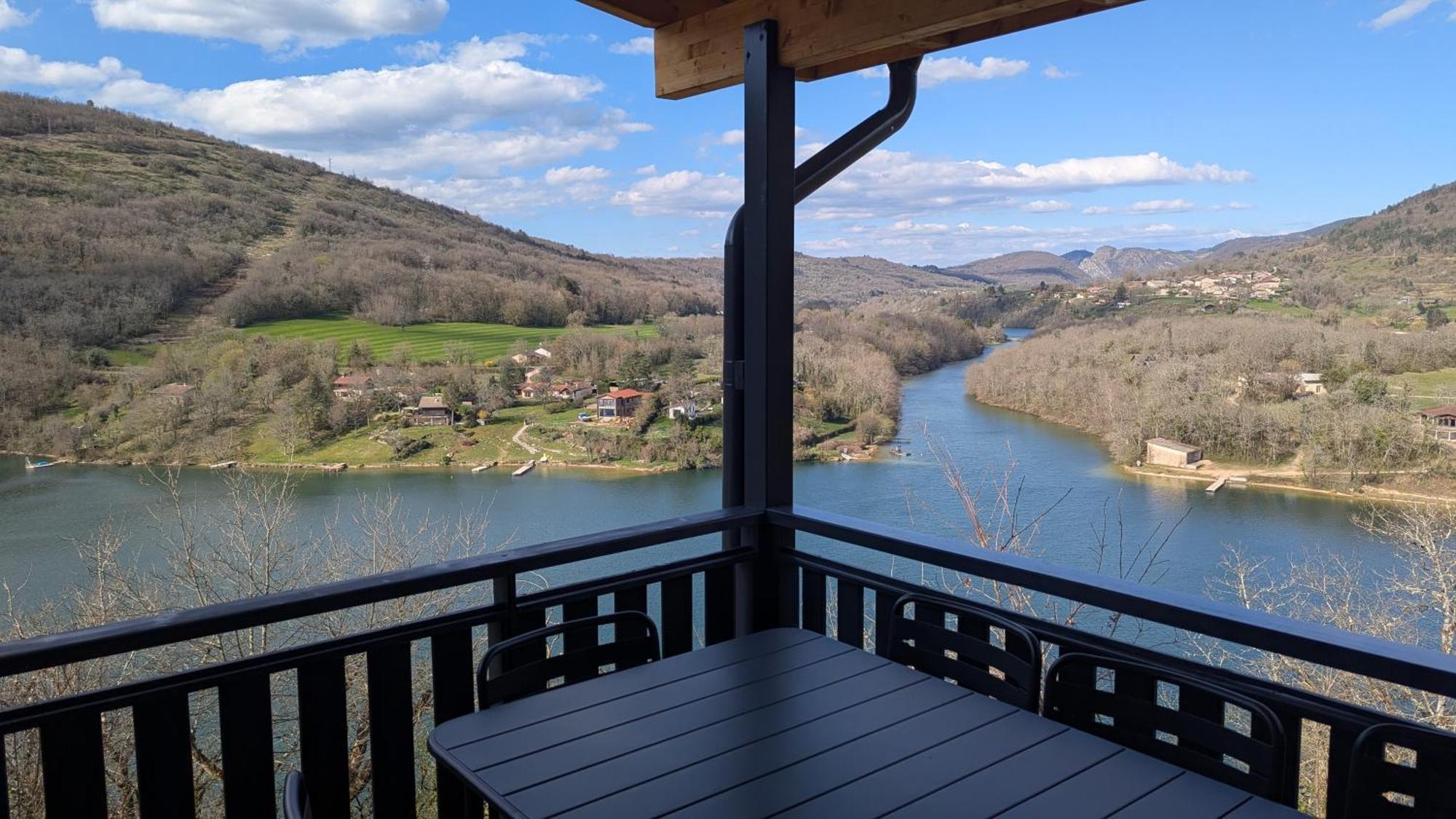Cabanes Et Lodges Du Belvedere Serrieres-sur-Ain Exterior foto