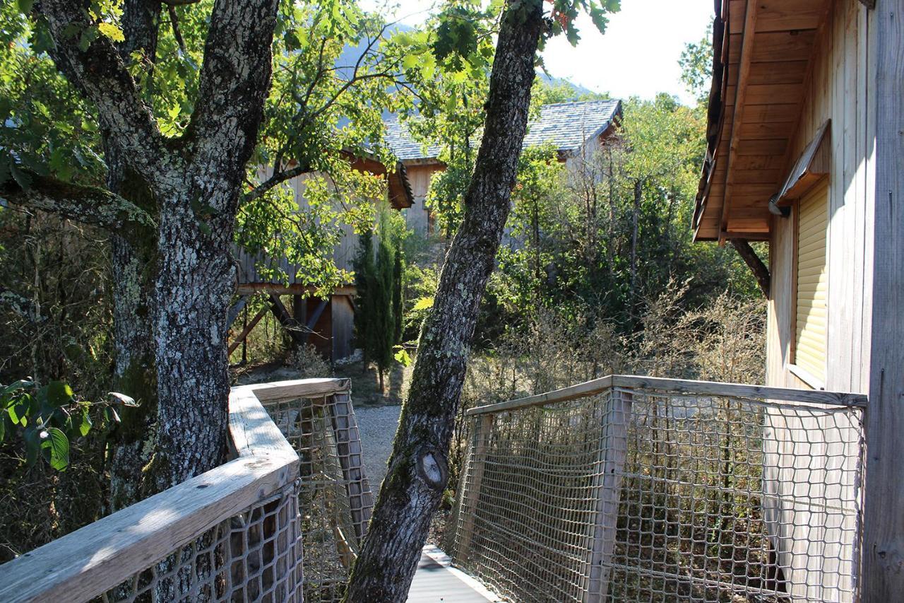Cabanes Et Lodges Du Belvedere Serrieres-sur-Ain Exterior foto
